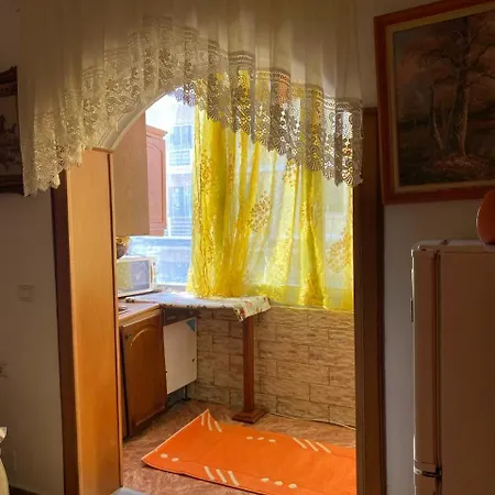 Center Apartment *